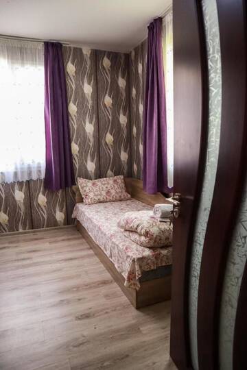 Фото номера Бунгало Дома для отпуска 23 persons Bungalow in the heart of nature and family facilities г. Kamena 13